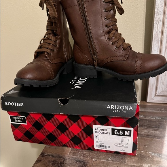 Side zip & lace up walking boots with memory foam in chocolate. - Picture 2 of 5